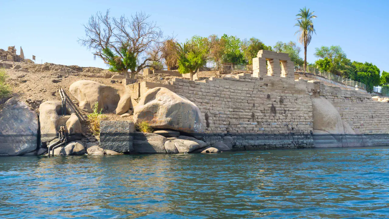 ELEPHANTINE ISLAND - 4