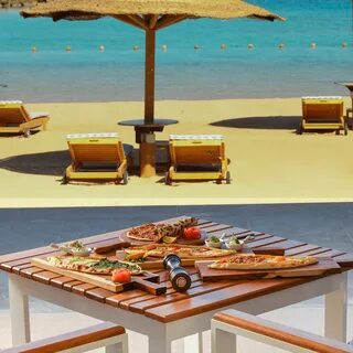 Food delivery at night in Hurghada