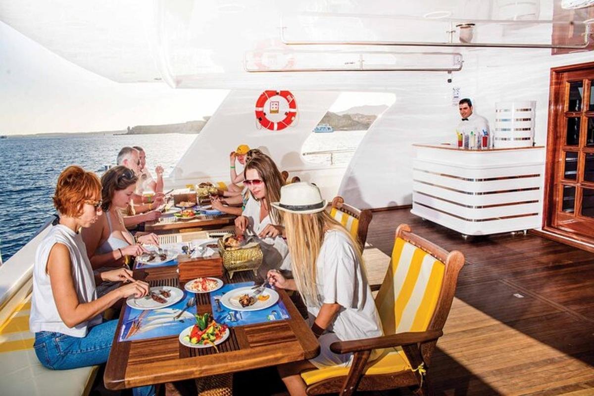 Hurghada boat trip with barbecue