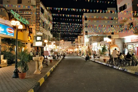 living in Hurghada constantly is a real experience Living in Hurghada is a real life experience: learn about the pros and cons, life, work and education in this resort city.