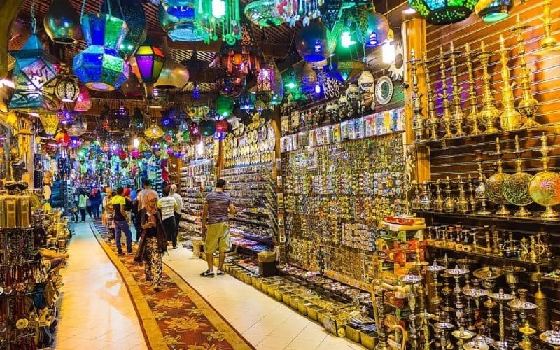 night bazaar Egypt what to buy Find out what to buy at the night market in Egypt. Unique products, tips on bargaining and selection. Your guide to shopping in Egypt. - 2