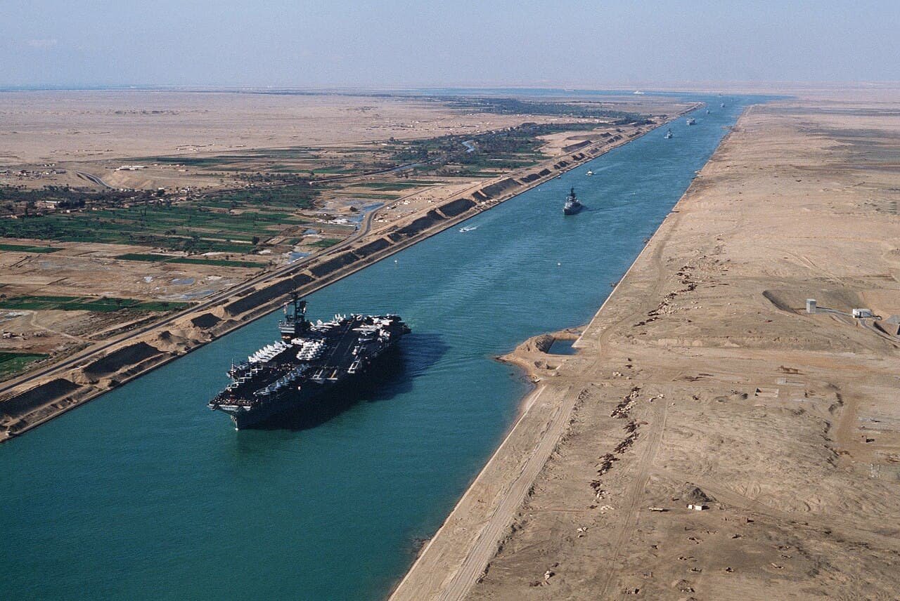 How do tours of the Suez Canal work? How do tours of the Suez Canal work?