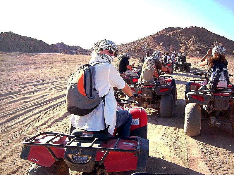 Learn about the symptoms of heatstroke and what to do in Hurghada. Important tips for prevention and first aid. - 2