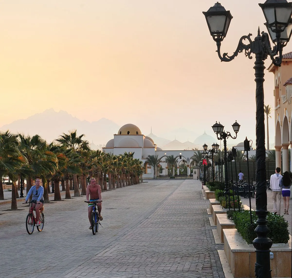 How Much Money to Take to Hurghada for a Week: 7 Effective Strong Tips 2026
