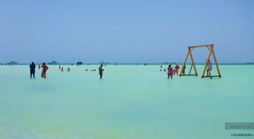 PIRATES SAILING BOAT