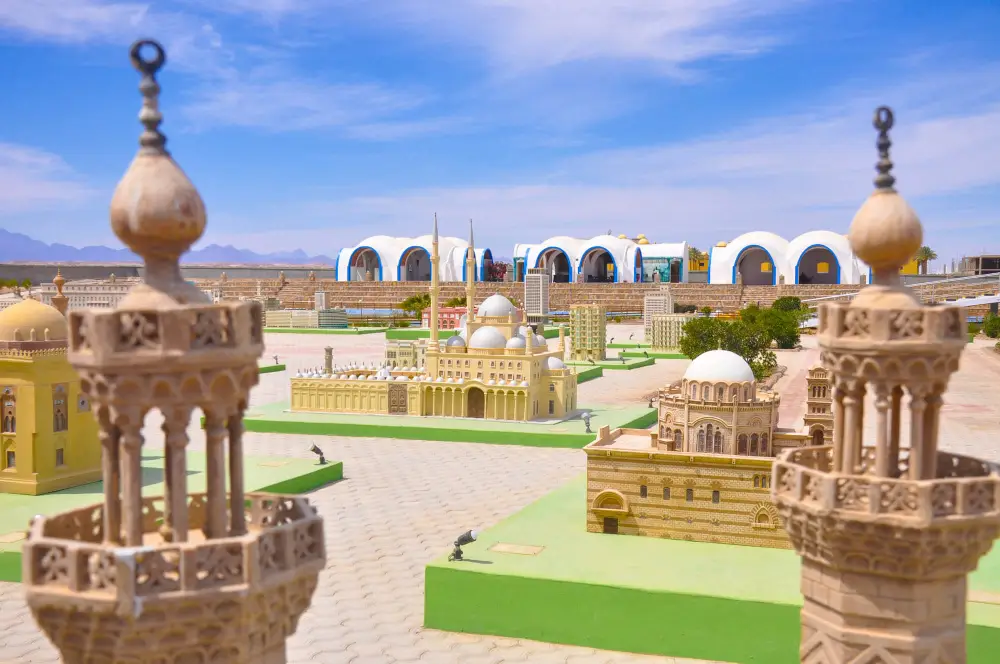 PRIVATE TOUR TO SAND CITY PARK AND MINI EGYPT PARK