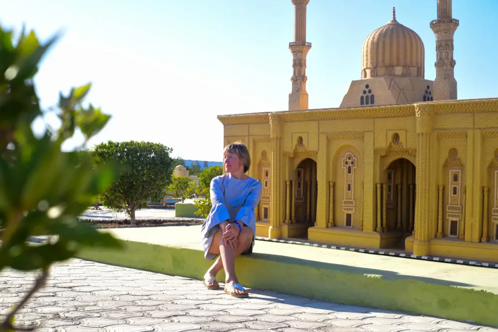 PRIVATE TOUR TO SAND CITY PARK AND MINI EGYPT PARK