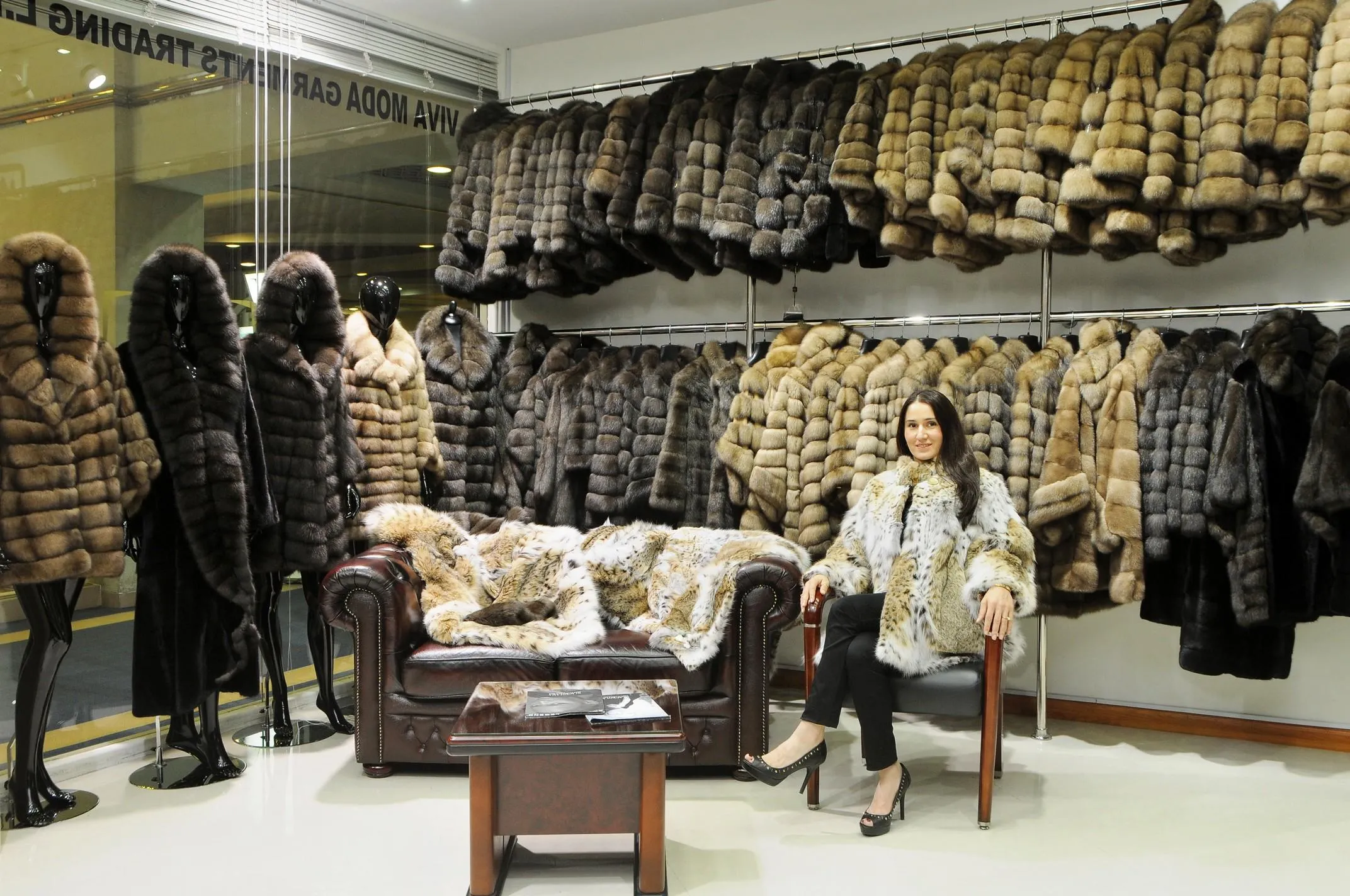 "Daniel" Shopping Center — clothing, fur, and leather goods.