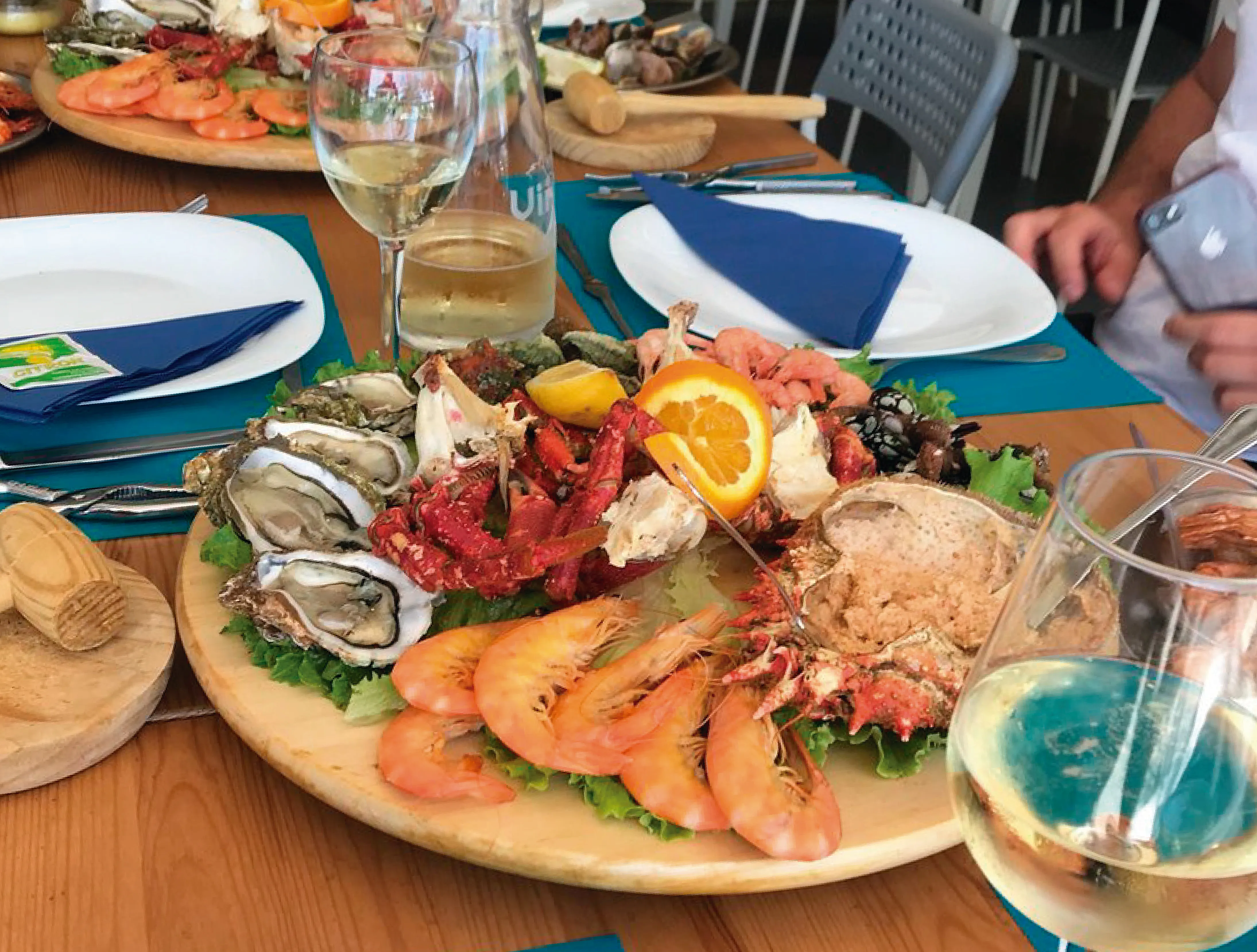 Lunch at a seafood restaurant (set menu)
