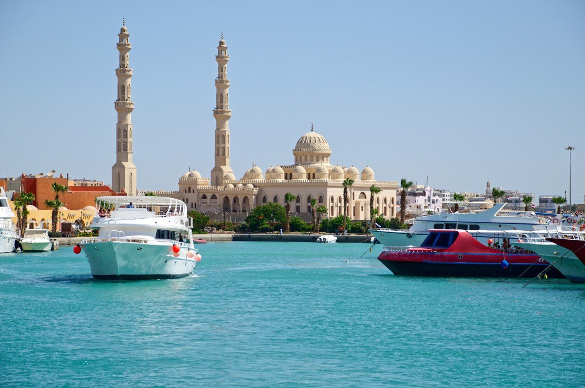 <p>What are the top 10 places to visit in Hurghada for sightseeing and leisure?</p>