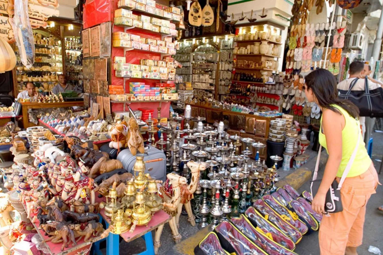<p>What are the top 10 souvenirs tourists can buy from Egypt?</p>