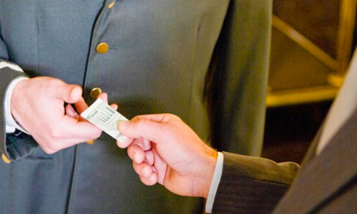 <p><strong>How much to tip in Egypt?</strong></p>