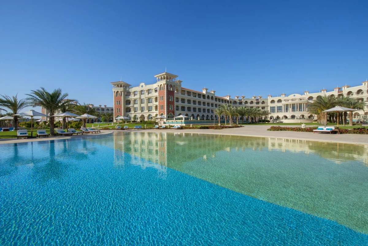 <p><strong>What are the best hotels with a sandy beach in the Red Sea?</strong></p>