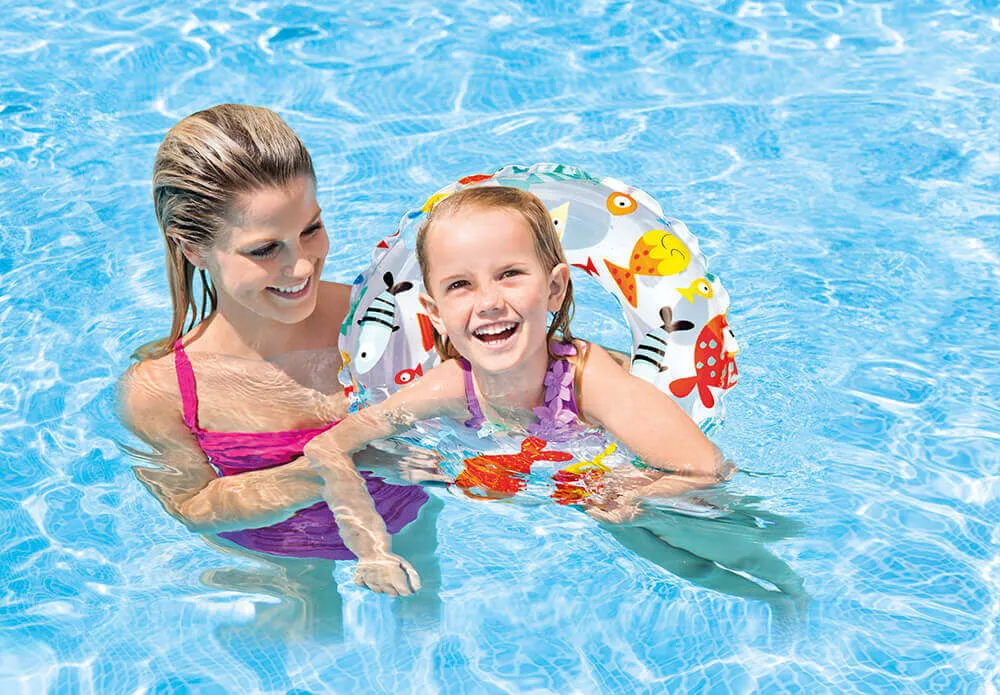 <p><strong>What safety factors should tourists always follow when swimming in a hotel pool?</strong></p>