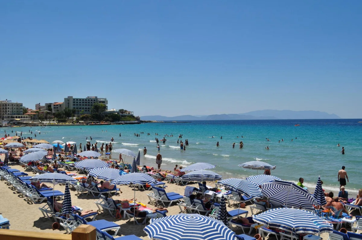 <p><strong>Is there a specific season when domestic tourism in Hurghada picks up, and how does that affect hotel occupancy rates?</strong></p>