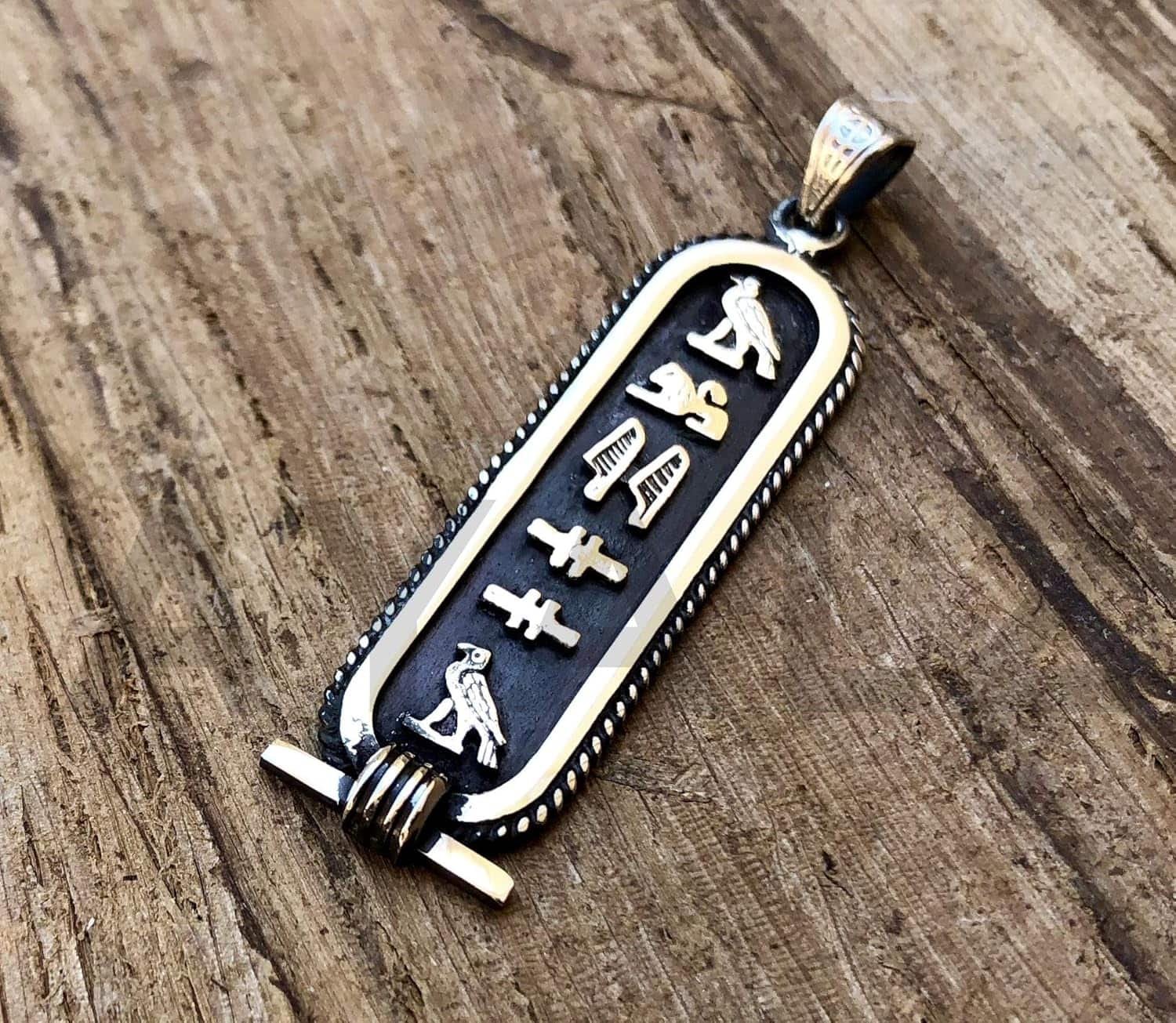 SILVER NECKLACE CARTOUCHE WITH GOLD LETTERS - Image 2