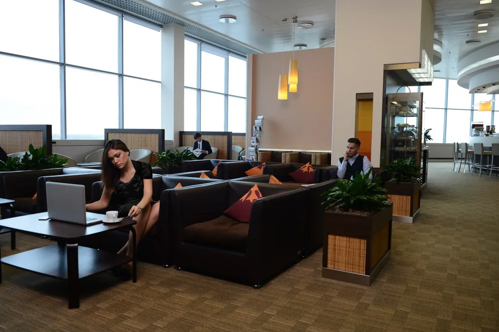 MEET & ASSIST + VIP LOUNGE