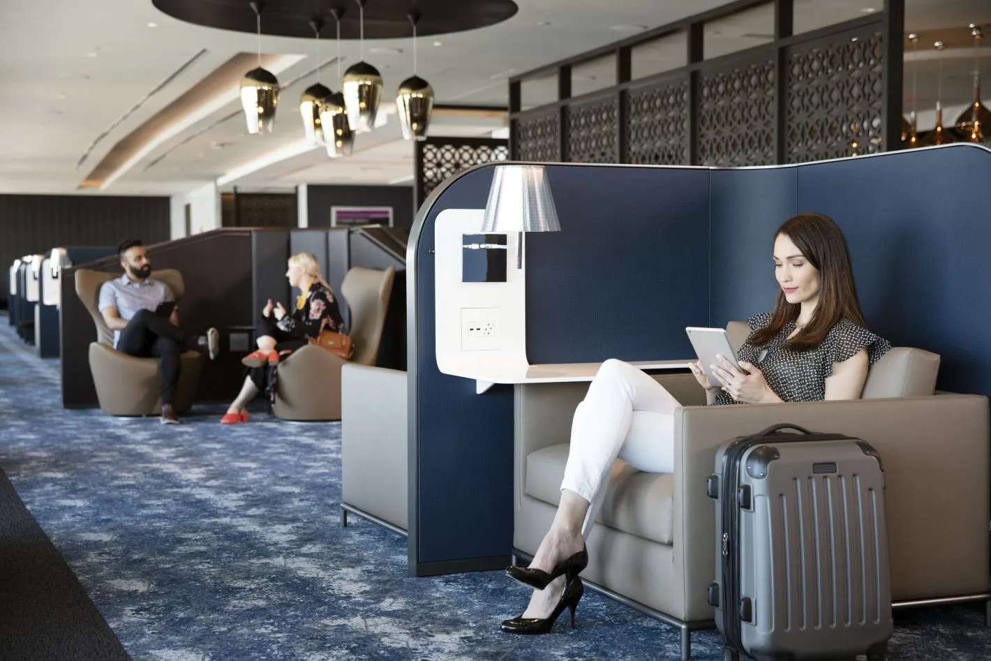 MEET & ASSIST + VIP LOUNGE